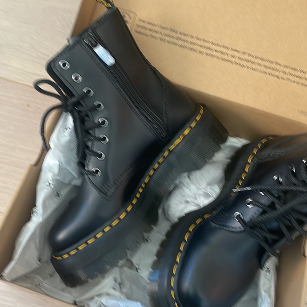Dr. Martens Jadon boots new in box - Picture 2 of 7